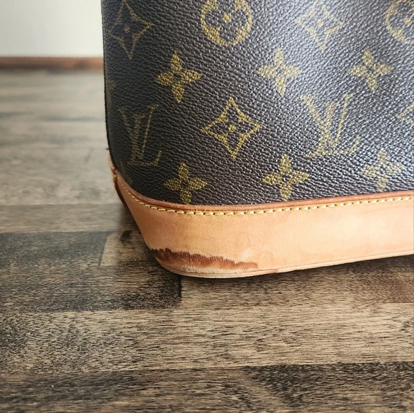 Louis Vuitton Alma Monogram - Picture 3 of 15
